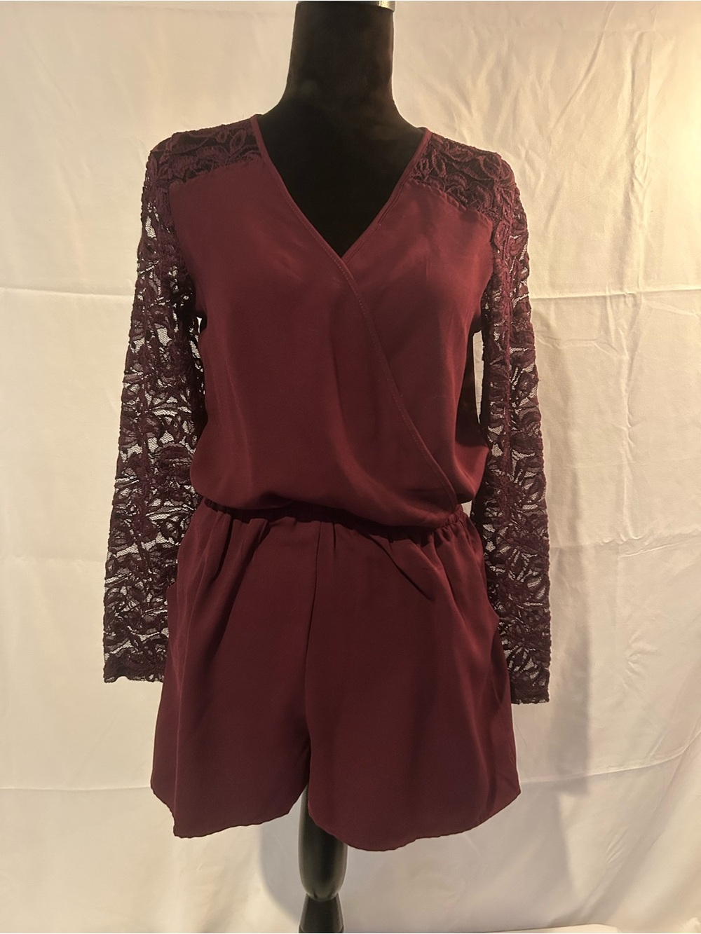 Lace Sleeve V-Neck Romper in Deep Wine